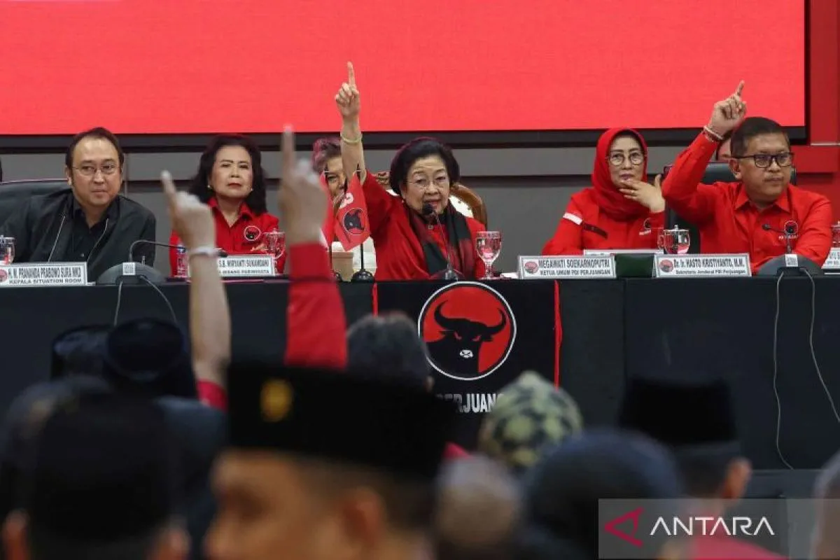 Pengarahan bagi kader yang terpilih sebagai kepala daerah di Sekolah Partai, Lenteng Agung, 19 Februari 2025.