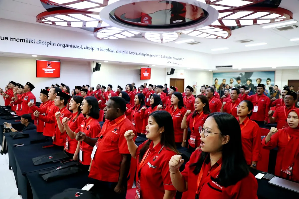 Kader muda mengikuti pelatihan juru kampanye nasional di Sekolah Partai PDI Perjuangan, Lenteng Agung, 5 Agustus 2023.