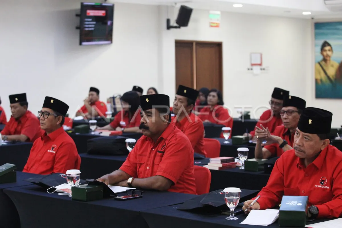 Anggota baru mengikuti pembekalan dan kursus politik di Sekolah Partai PDI Perjuangan, 30 Oktober 2022.
